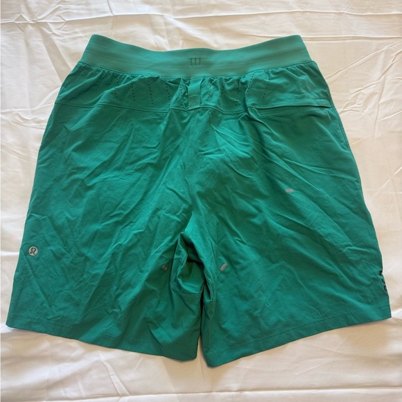 Lululemon Atletica | License to Train Lined Green Athletic Shorts - S - Picture 2 of 4